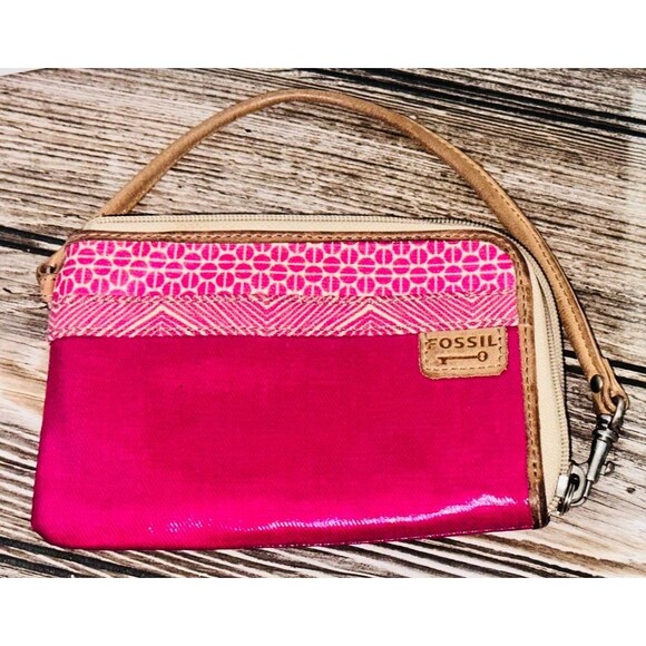 Fossil Key-Per Deep Pink Coated canvas Zip Wristlet Purse Card Holder - Picture 1 of 3